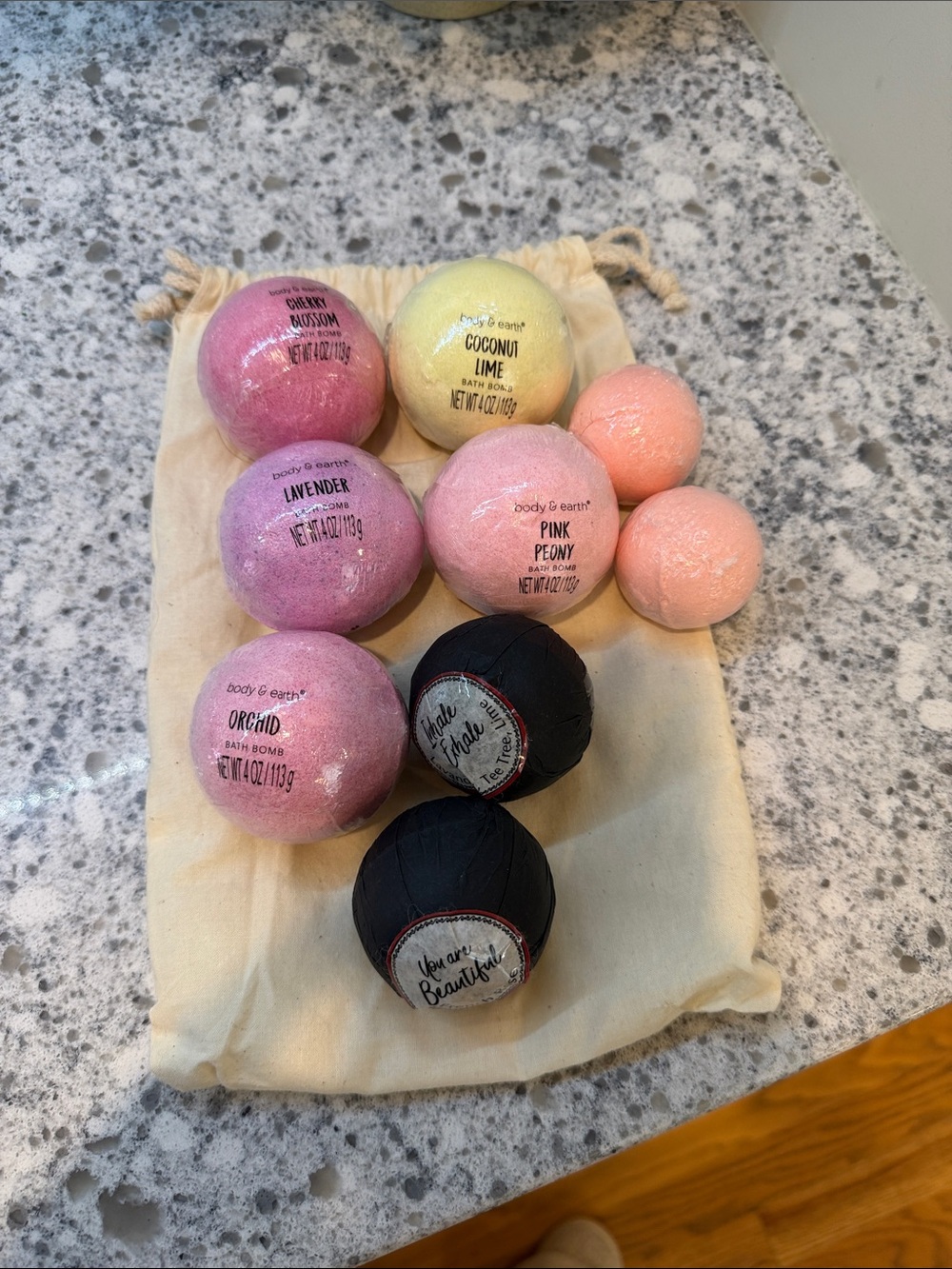 Body & Earth Assorted Bath Bomb Gift Set lavender coconut lime New